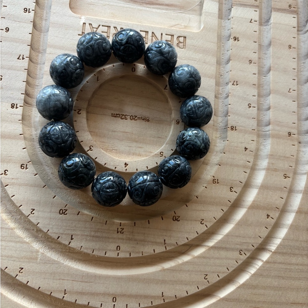 Grade A Carved Wuji Jadeite Beaded Bracelet - Picture 5 of 10